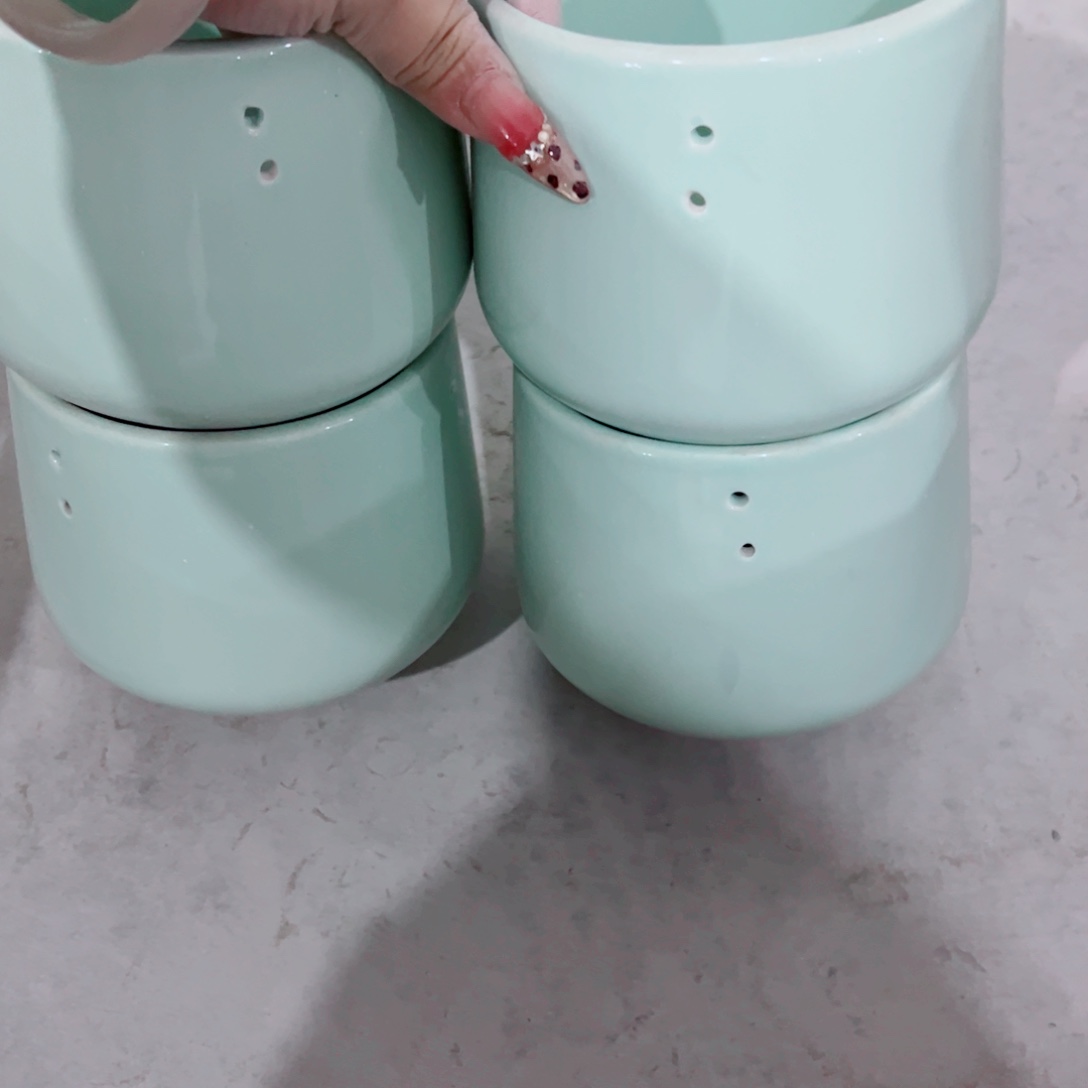 有孔，陶瓷花盆满10米包邮发货。微瑕介意慎拍