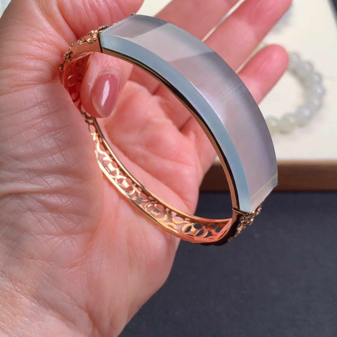 翡翠手镯18K金镶嵌无事牌