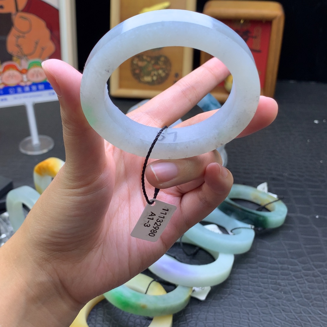 定制翡翠未镶嵌翡翠手镯