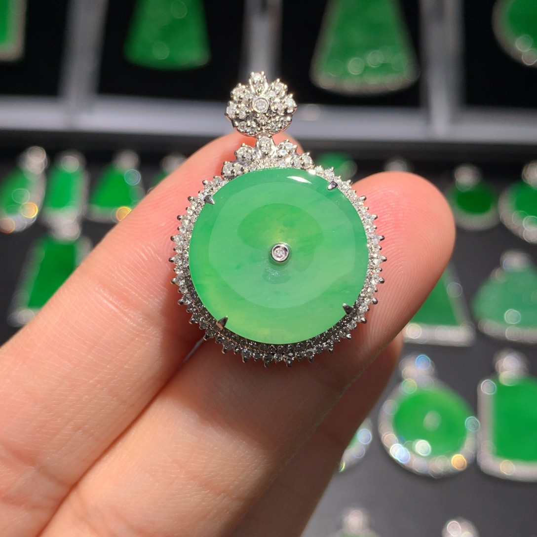 翡翠颈饰18K金镶嵌翡翠