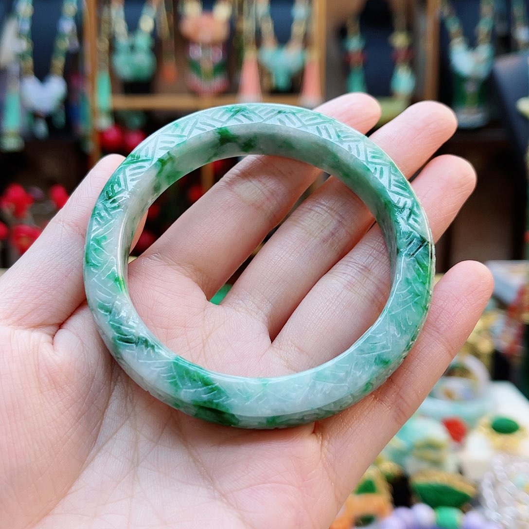 翡翠手镯未镶嵌做****师48小时鉴赏期