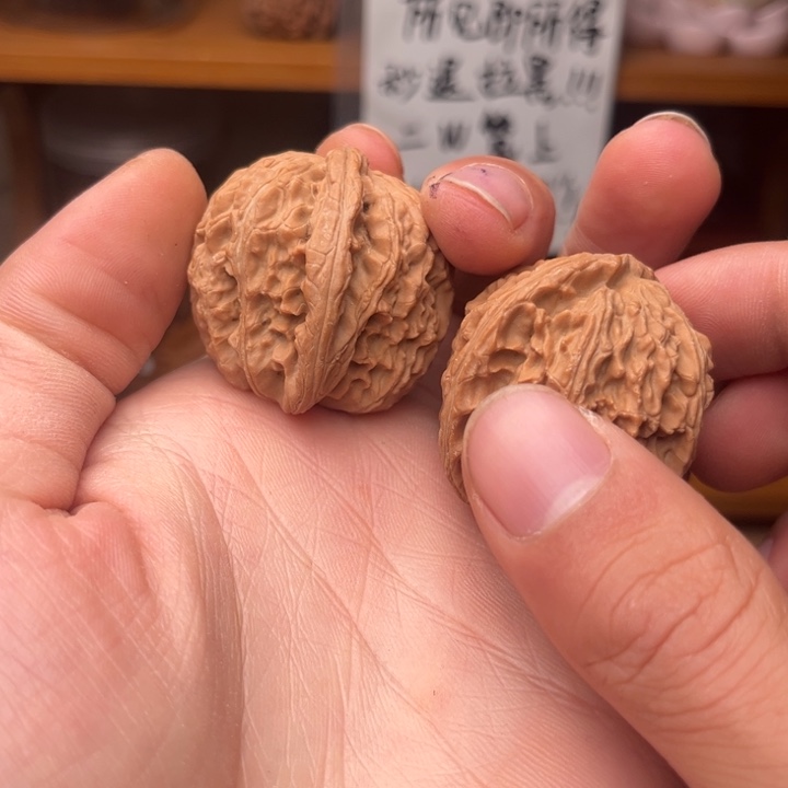 文玩核桃吊坠38全品球白