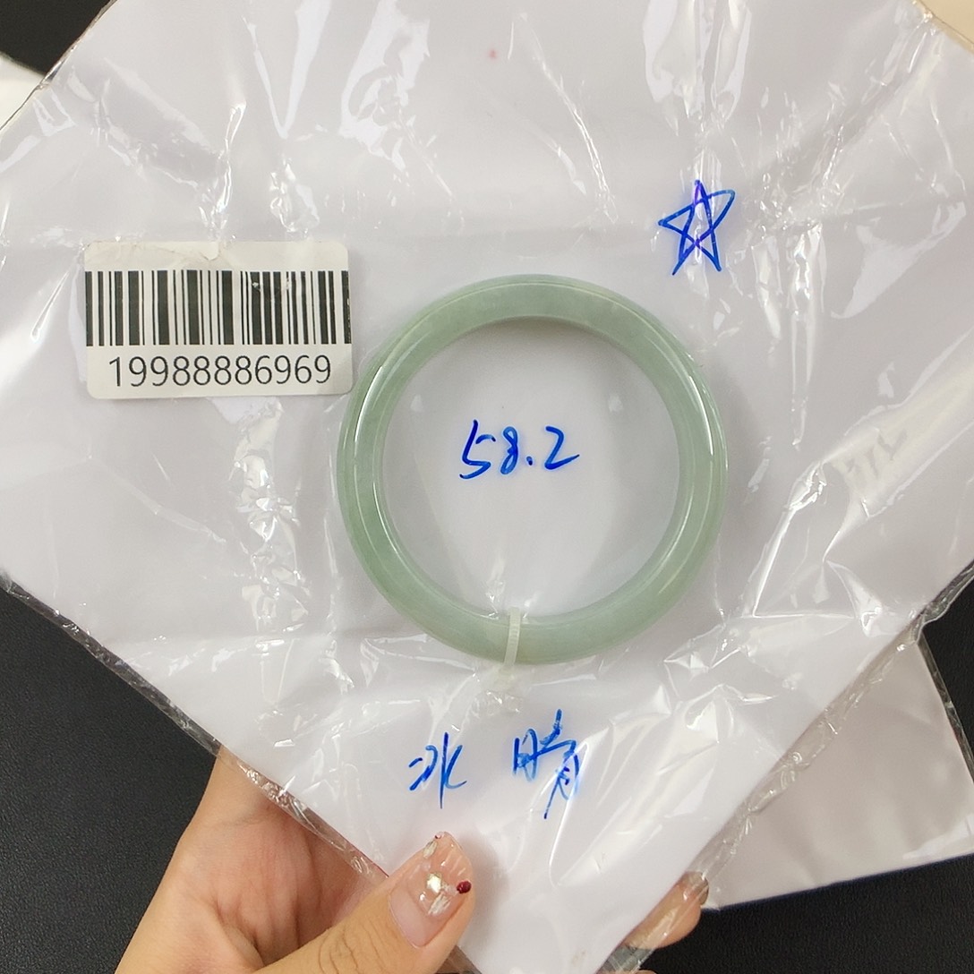 翡翠手镯未镶嵌天然缅甸翡翠手镯