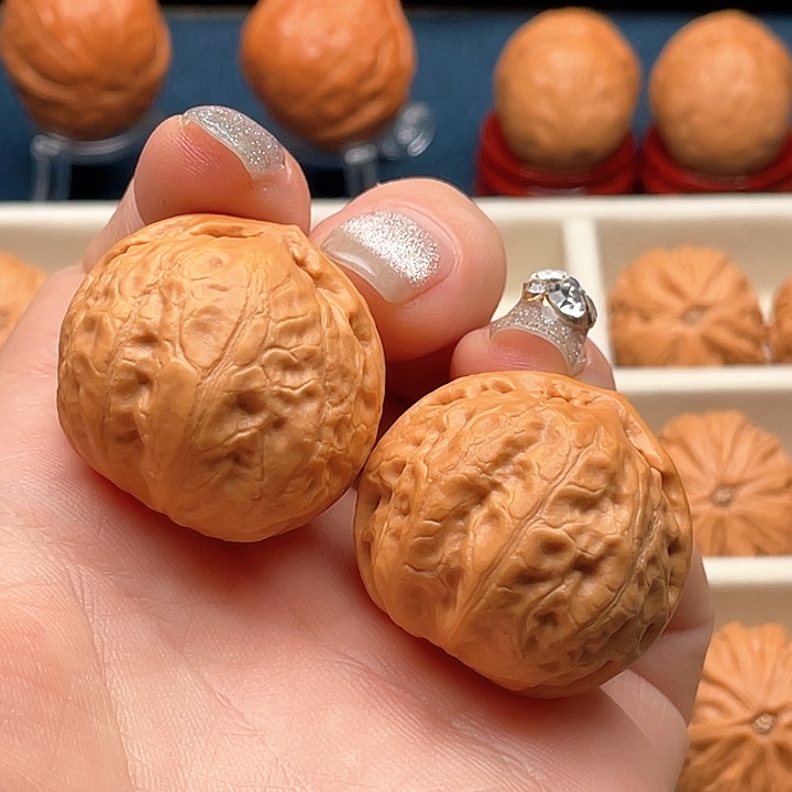 文玩核桃吊坠黄金求