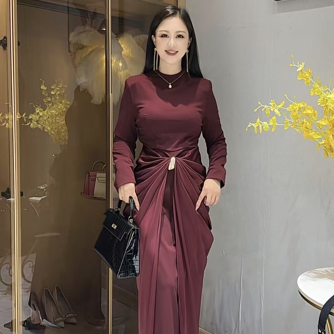 2025施施秋款圆领气质优雅修身显瘦时尚显瘦连衣裙9891