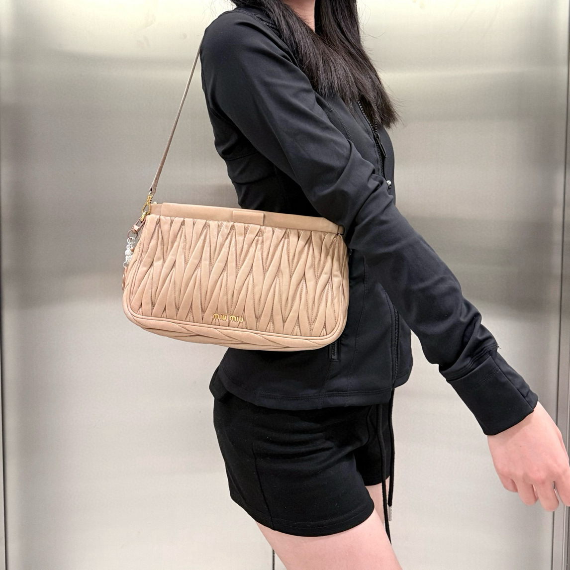 95新 MIU MIU/缪缪 miumiu缪缪奶茶色手拿单肩包