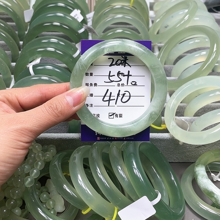 蛇纹石玉手镯未镶嵌