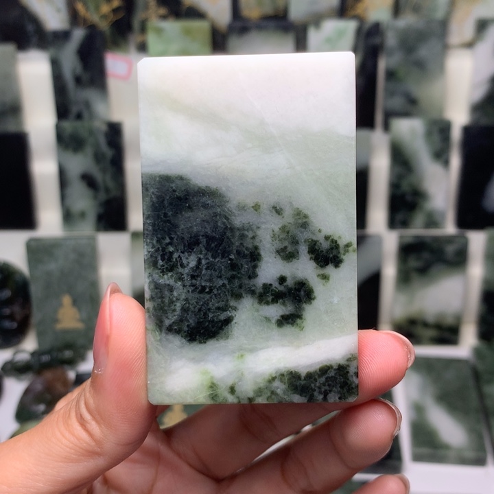 独山玉颈饰未镶嵌