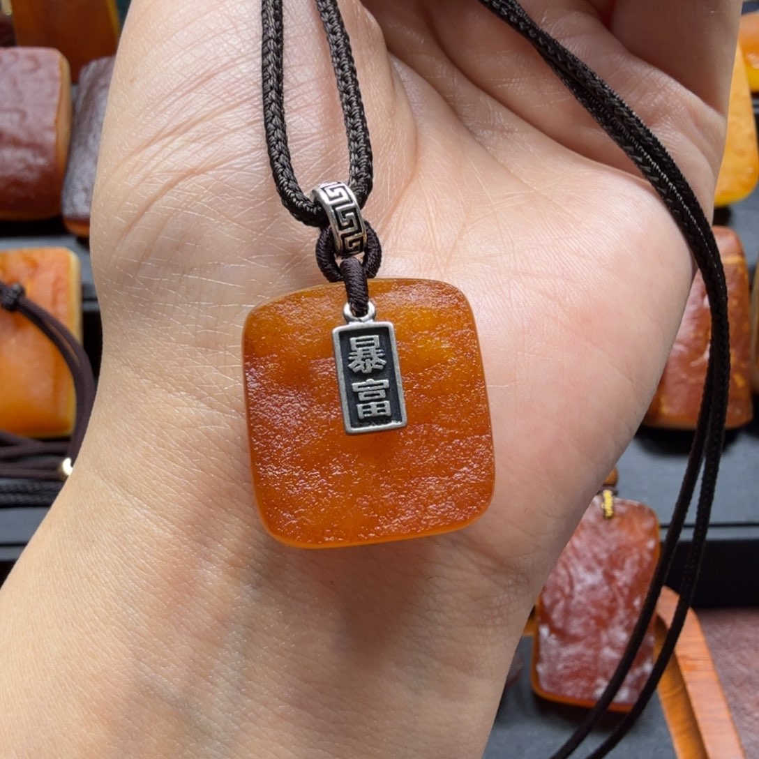 未镶嵌琥珀吊坠(赠链)