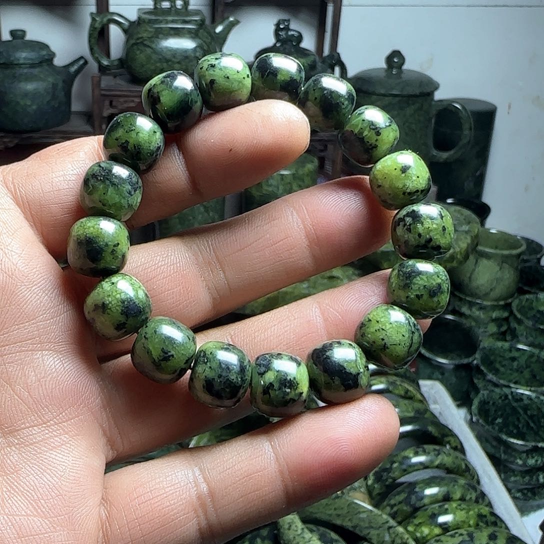 蛇纹石玉手串1.2cm老型珠未镶嵌