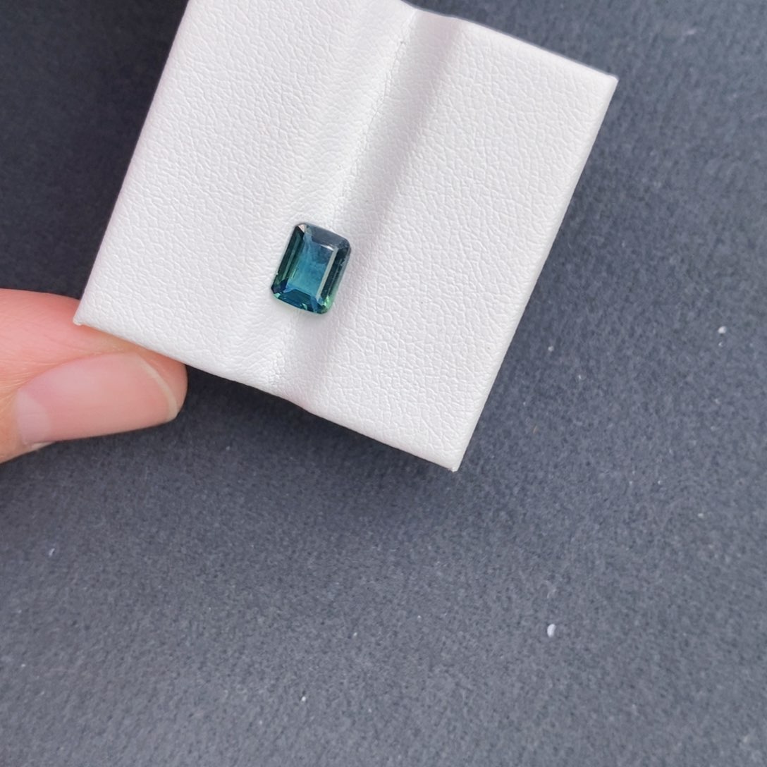 蓝宝石裸石未镶嵌