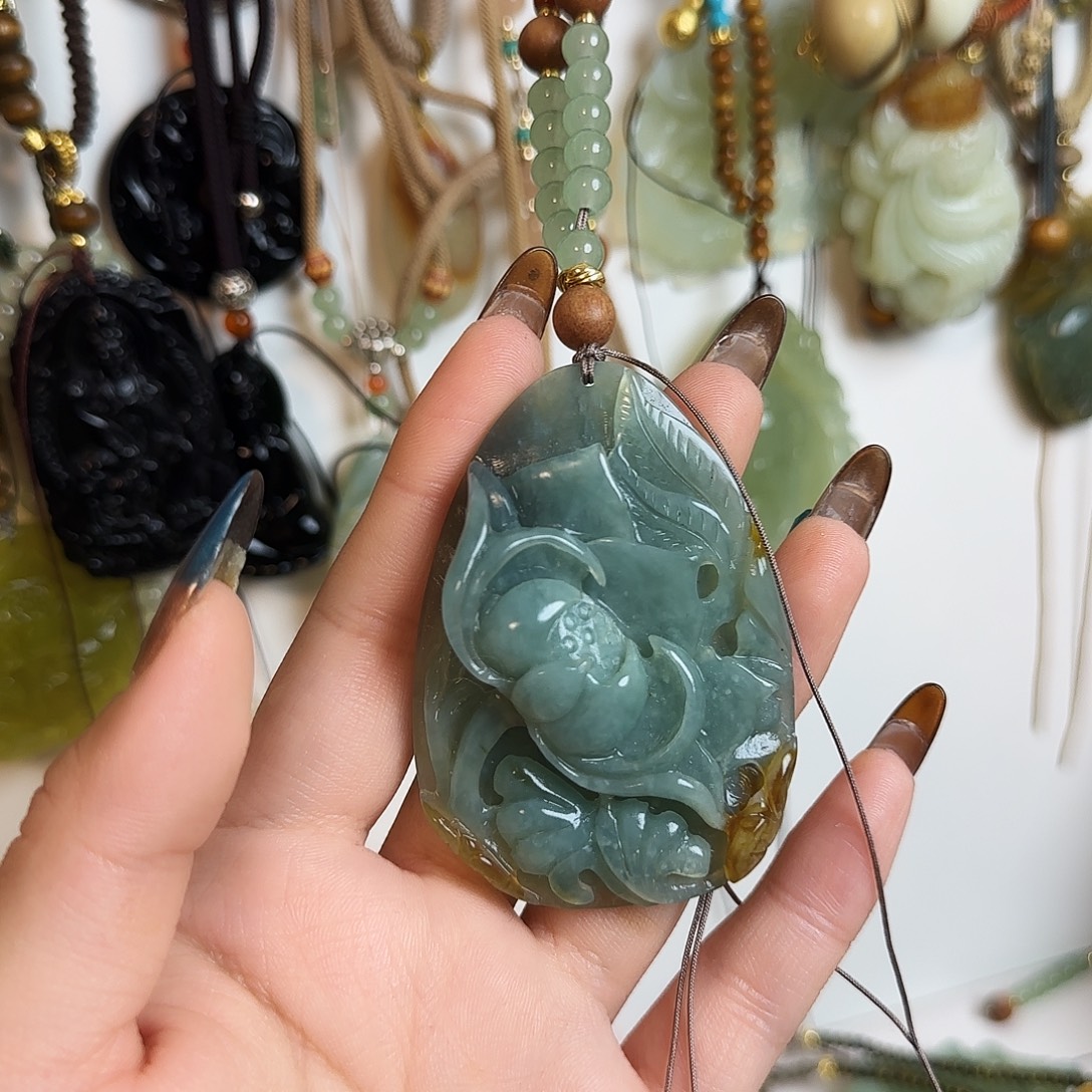 米***界蛇纹石玉合金颈饰