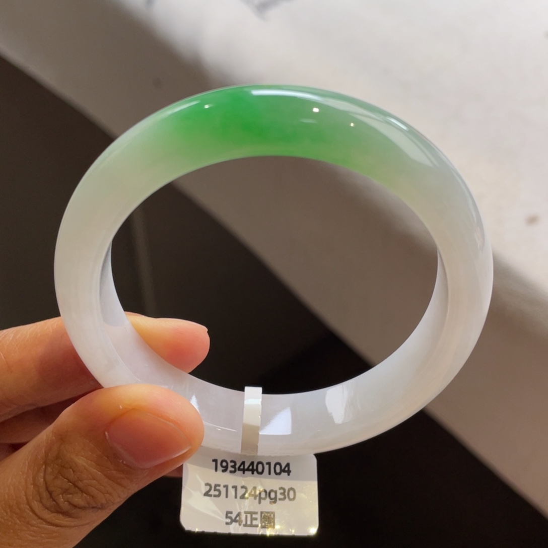 翡翠未镶嵌手镯冰绿手镯【强推】有纹
