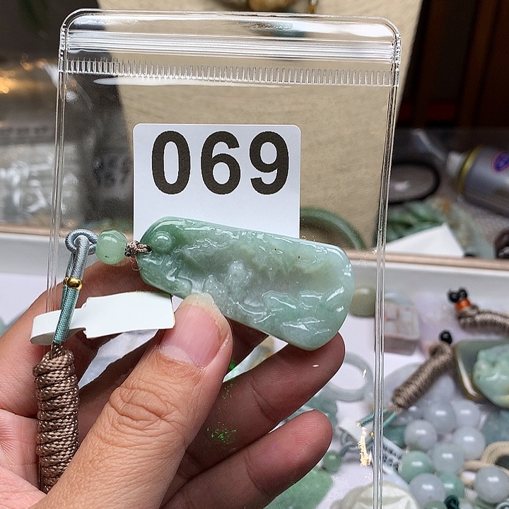 翡翠颈饰未镶嵌用****9翡翠