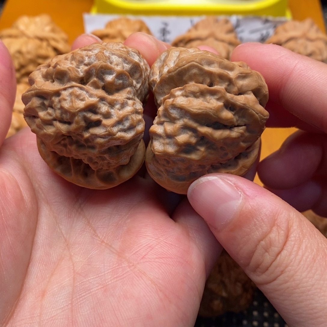 盛***️文玩核桃把件边41左右