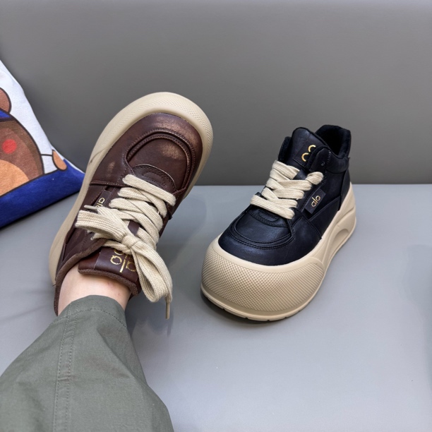 韩版娃娃头面包鞋女2025年新款厚底真皮系带松糕鞋百搭休闲高帮鞋