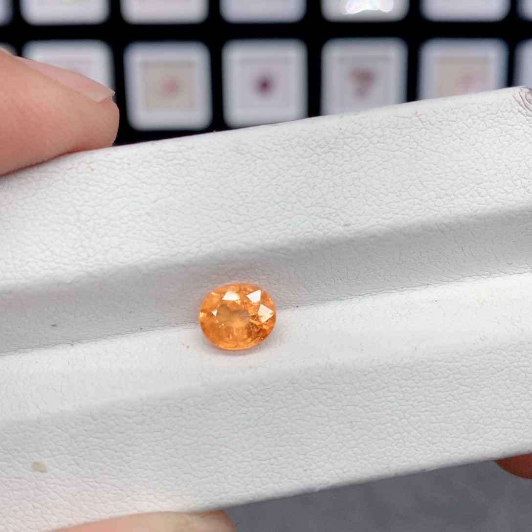 石榴石（芬达石）裸石未镶嵌1.56克拉