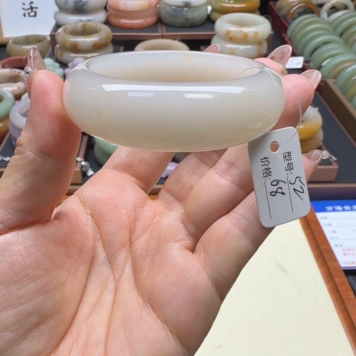 石英岩玉未镶嵌手镯