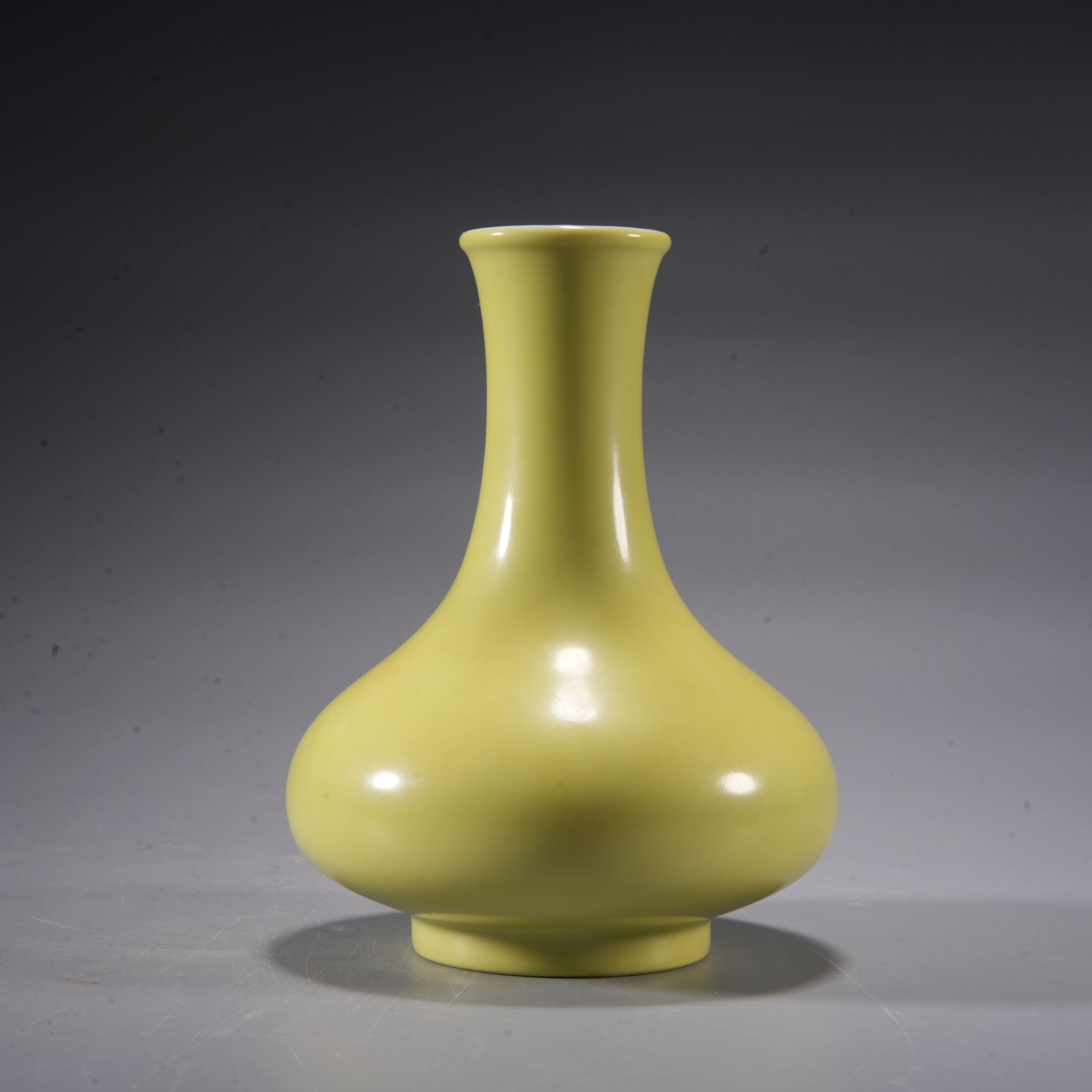 wk12/清代 柠檬黄釉荸荠瓶（官）【华豫之门甄选】