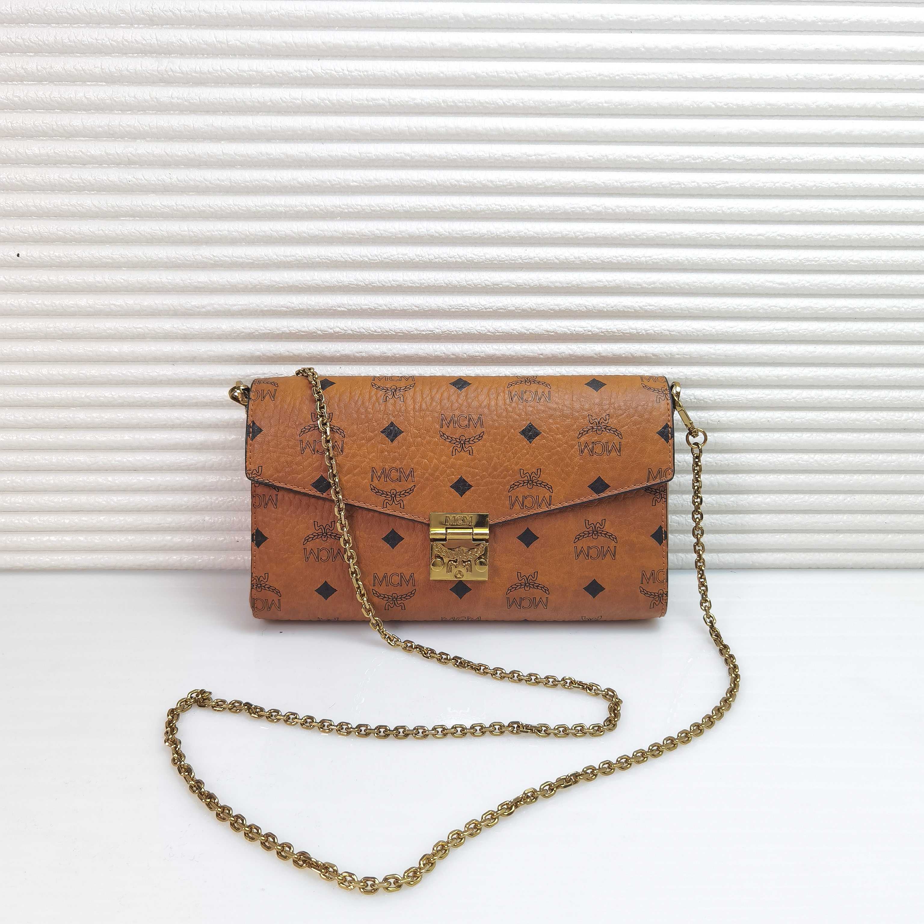 95新 MCM MCM MILLIE 干邑色信封包链条包