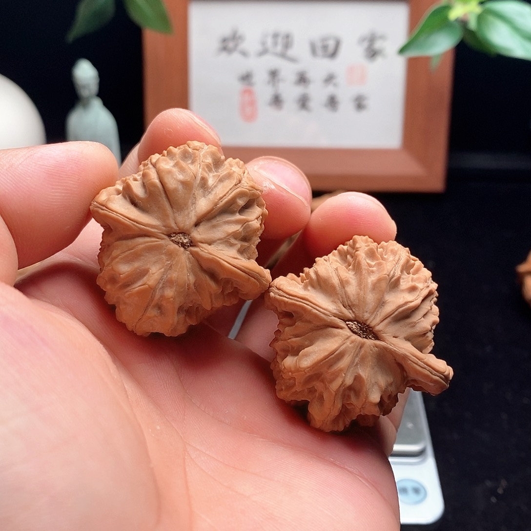文玩核桃吊坠M****u马老四38