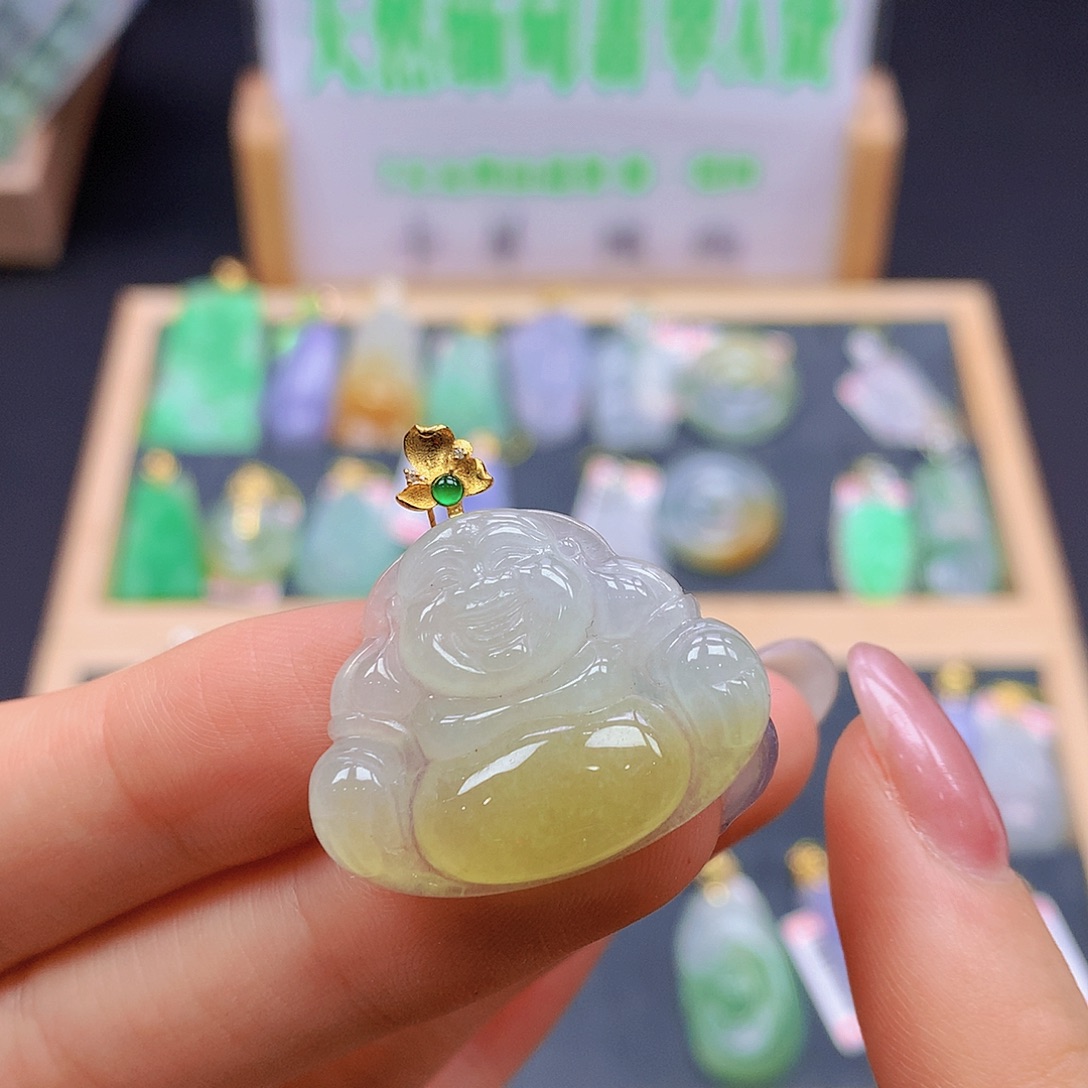 翡翠18K金镶嵌颈饰翡翠