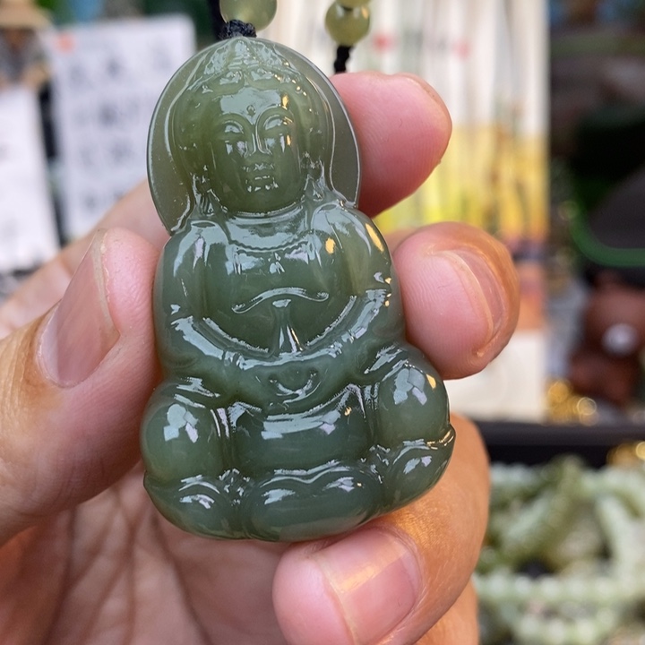 严***姐和田玉未镶嵌颈饰