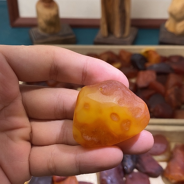 裸石琥珀未镶嵌金胶蜜