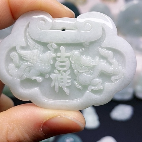 翡翠颈饰未镶嵌吊坠