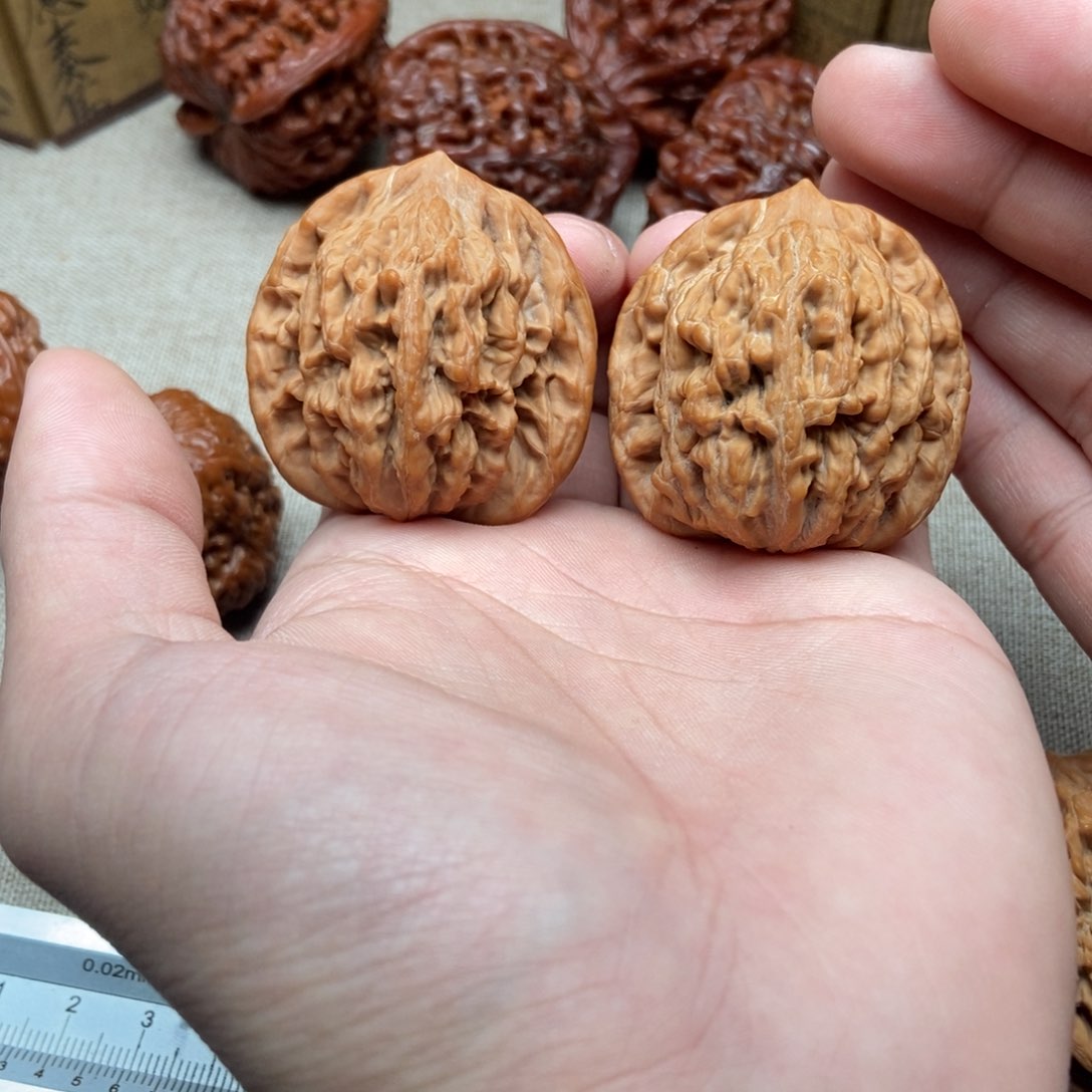 吊坠文玩核桃?**金虎头