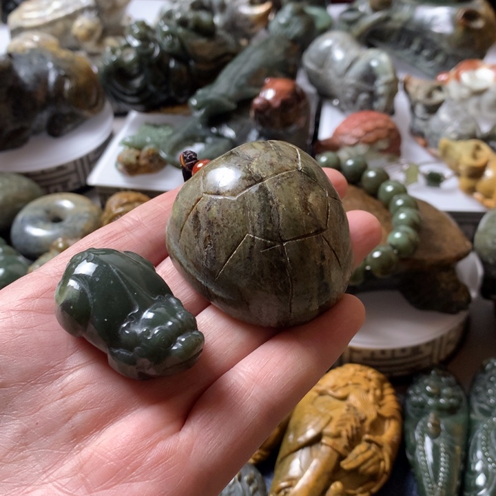 岫岩河磨玉（透闪石质玉）手链未镶嵌释*