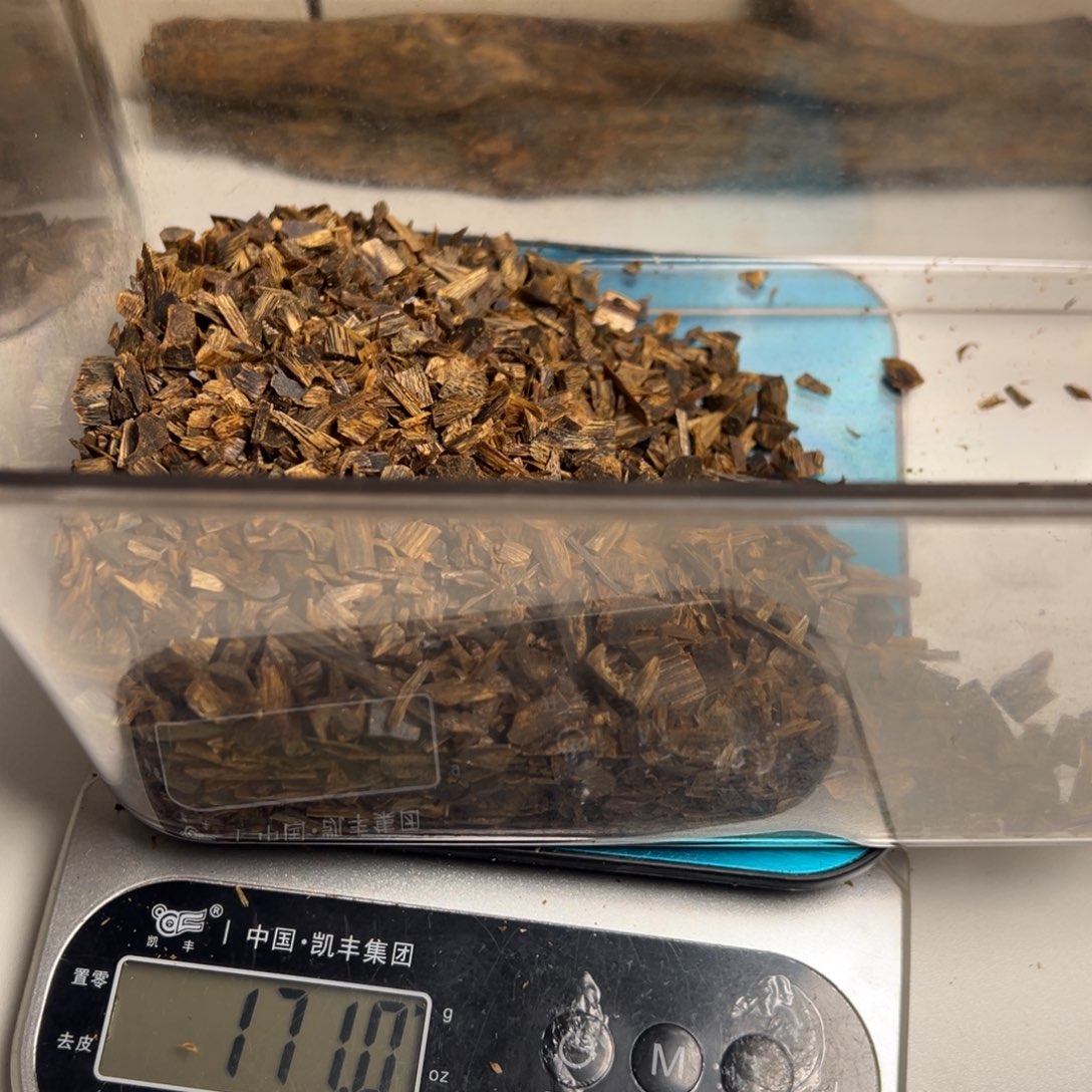 沉香沉香碎屑态*！天然金红油沉水树心油切料170g