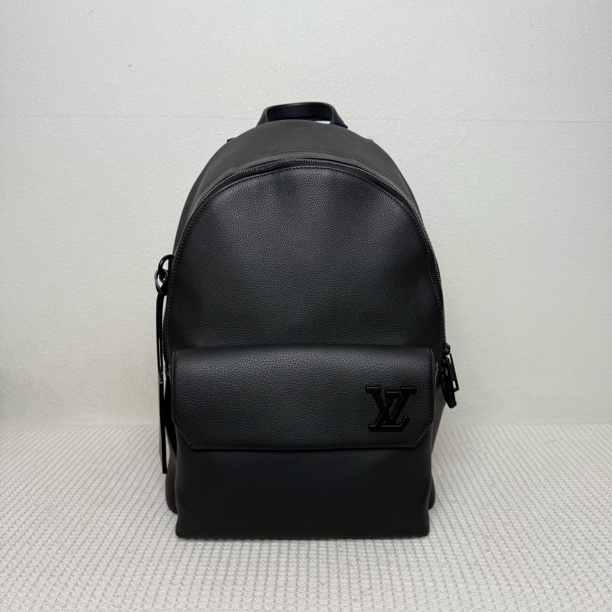 99新 LouisVuitton/路易威登 98新6369/芯片款时尚黑色全皮双肩包