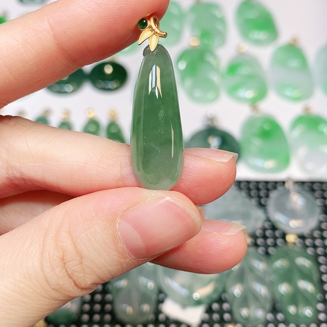 翡翠吊坠(不含链)18K金镶嵌