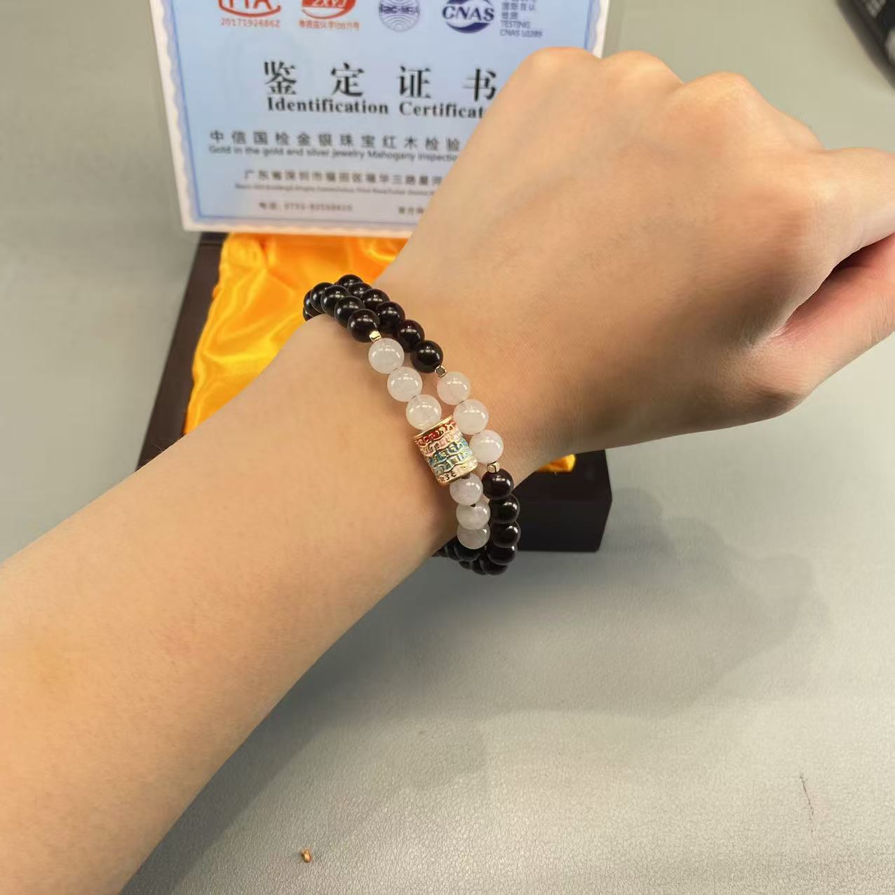 MK228小叶紫檀0.6藏银五条经文(盒子和证书)