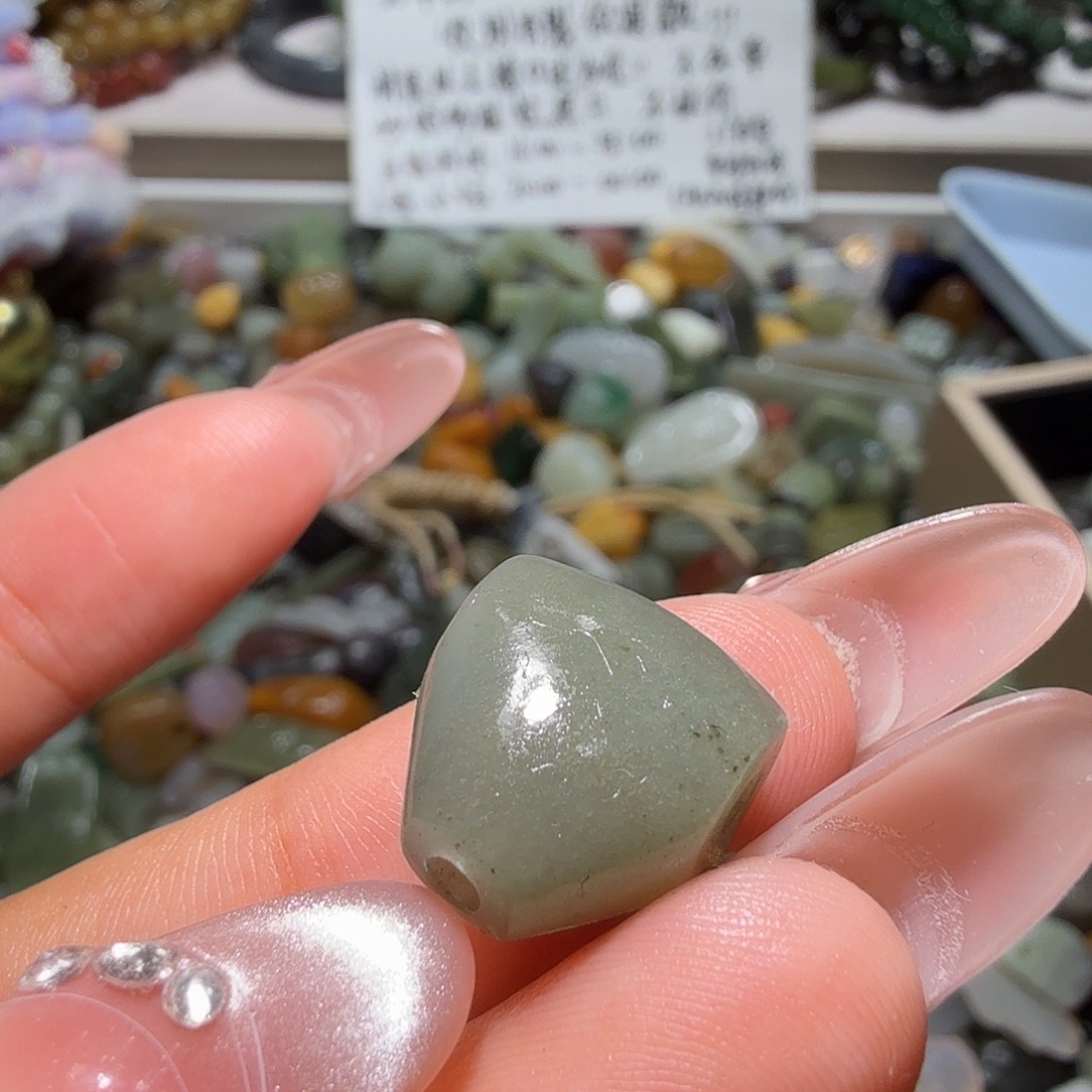 和田玉未镶嵌珠宝奇石