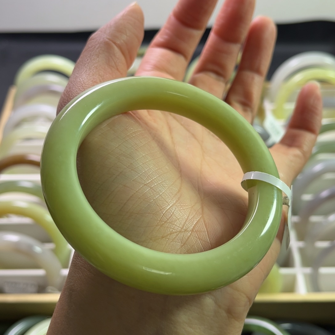 和田玉手镯58.8圈未镶嵌