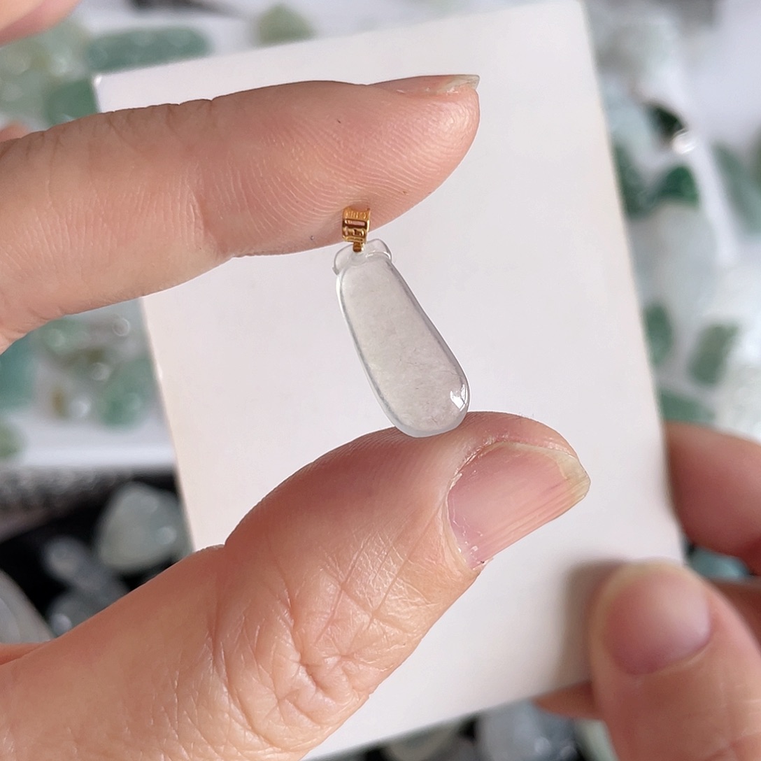 翡翠颈饰未镶嵌冰福瓜