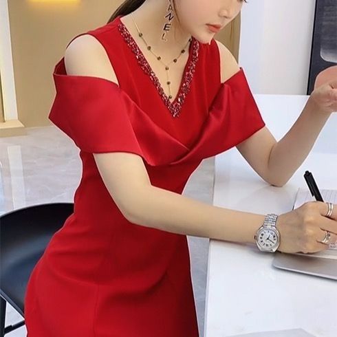 法式高级感连衣裙女2025夏季新款时尚收腰显瘦镶钻露肩V领裙子潮