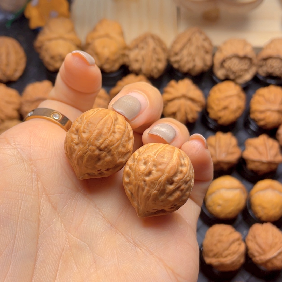 文玩核桃吊坠文玩核桃。 小桃心