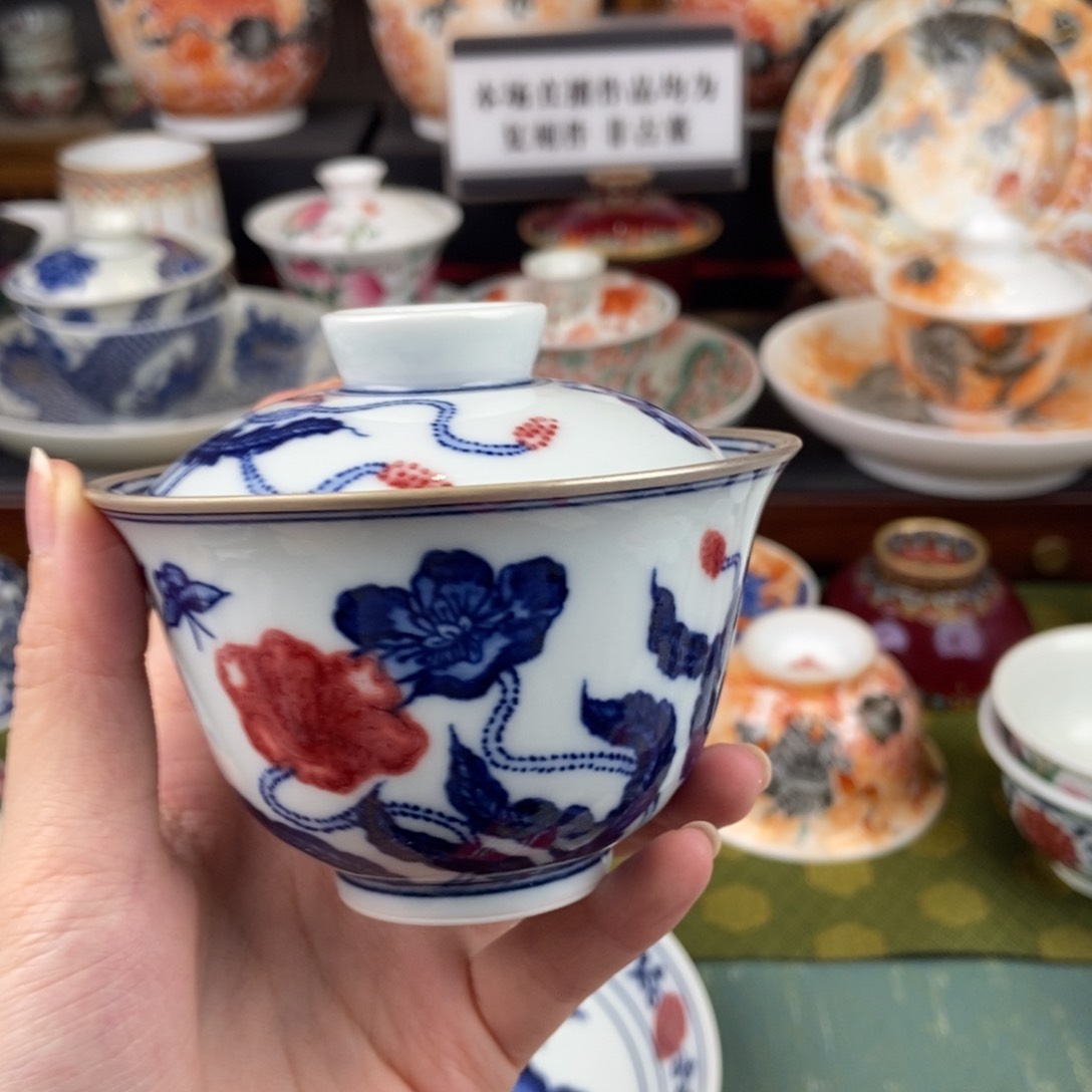陶瓷的设计师是一个