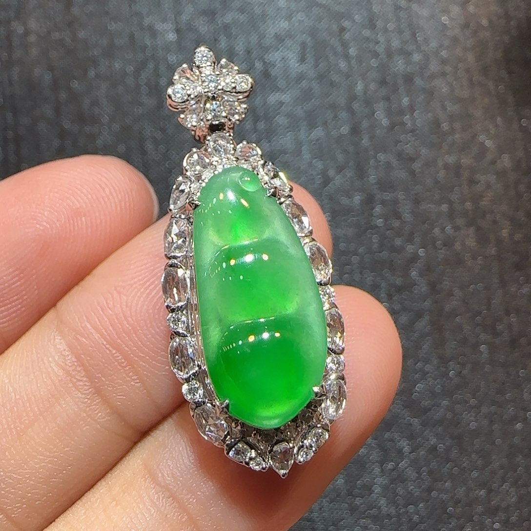 翡翠18K金镶嵌吊坠(不含链)福豆