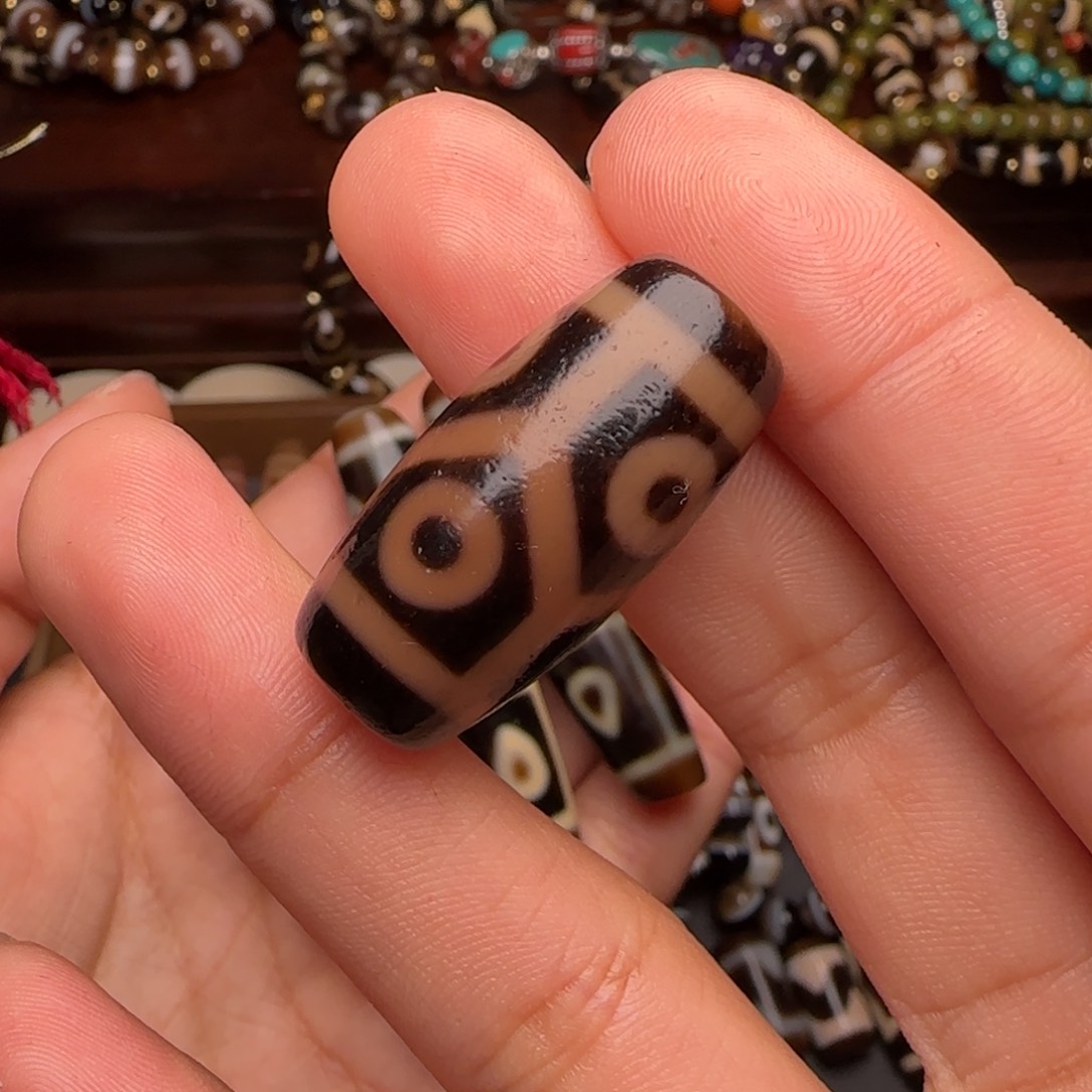 白玉菩提吊坠是**丫吊坠