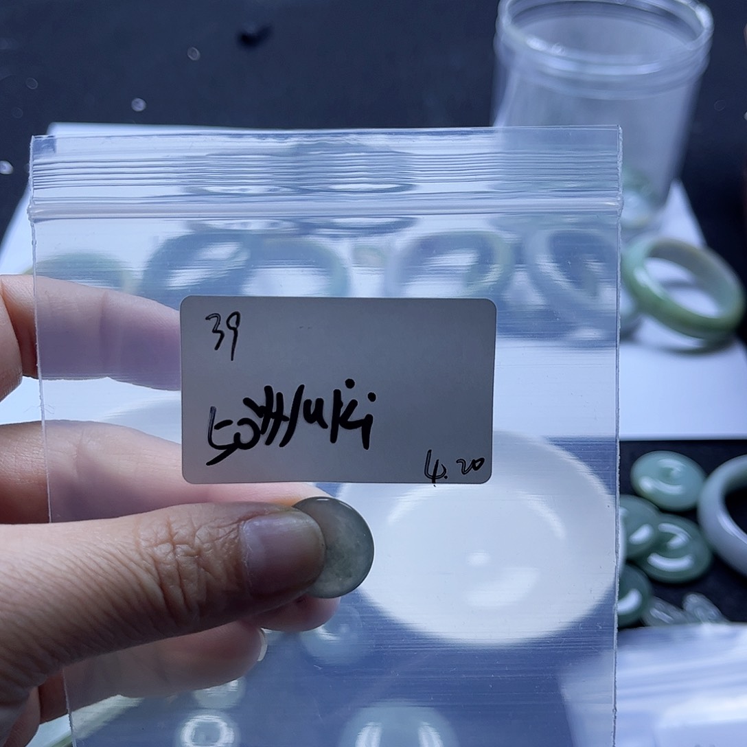 翡翠未镶嵌颈饰y****i不