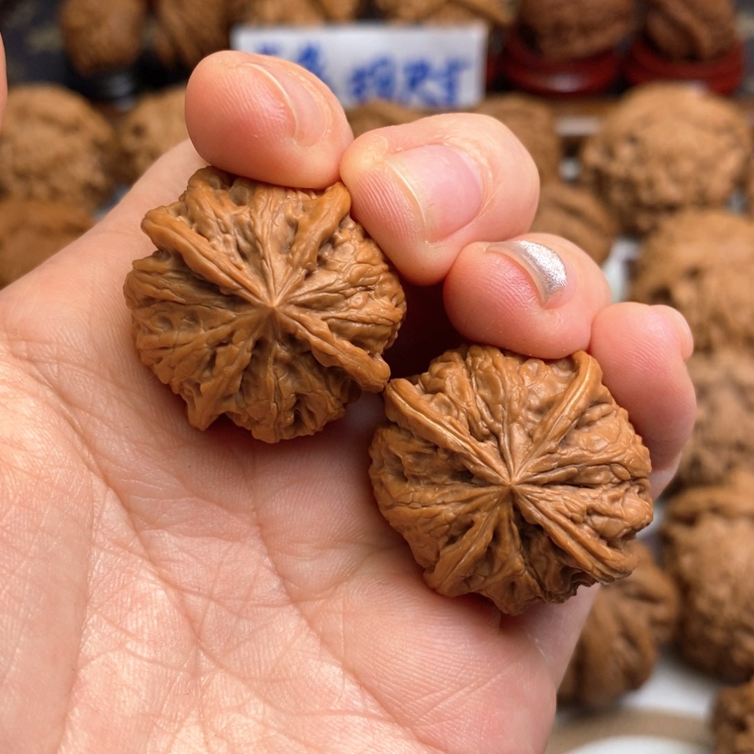 【闪购商品】文玩核桃把件30尺雨花石四棱