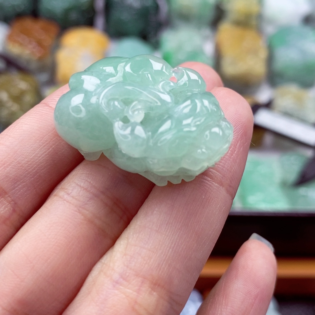 翡翠颈饰未镶嵌翡翠