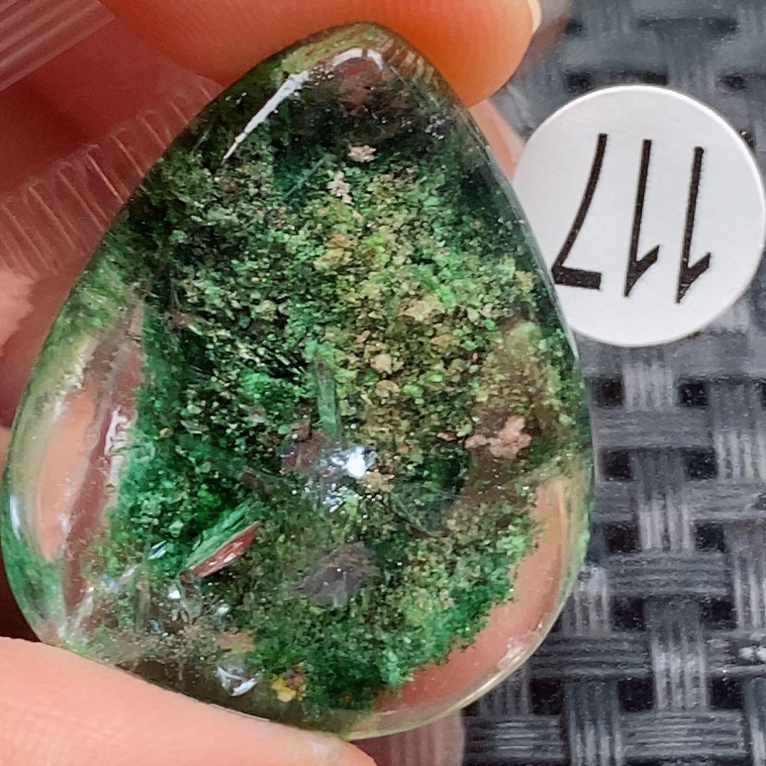 未镶嵌颈饰水晶地*