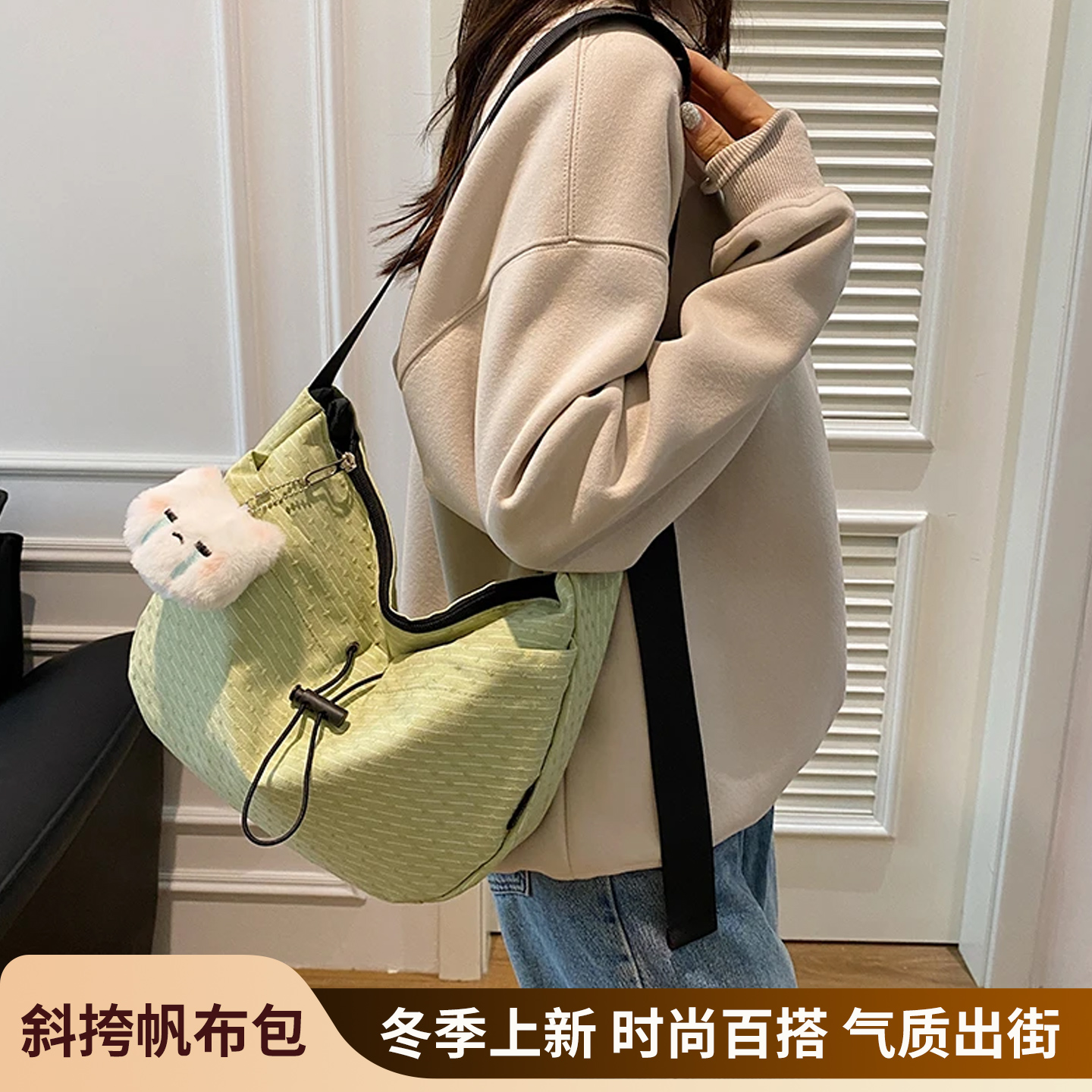 单肩斜挎大包运动斜挎饺子包小包韩系女款大容量托特包帆布通勤