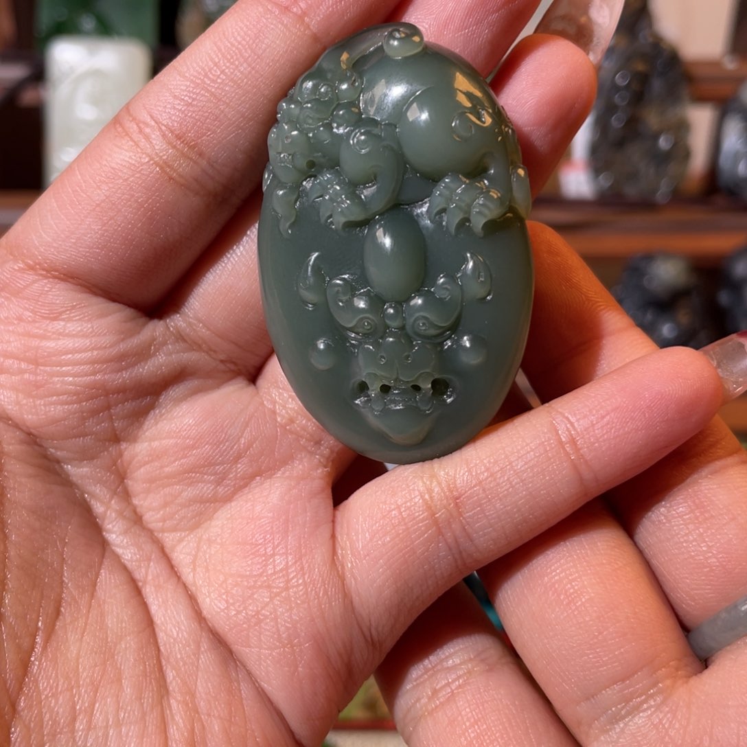 和田玉颈饰未镶嵌木*?