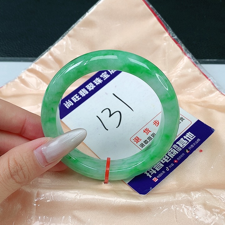 翡翠手镯未镶嵌翡翠12